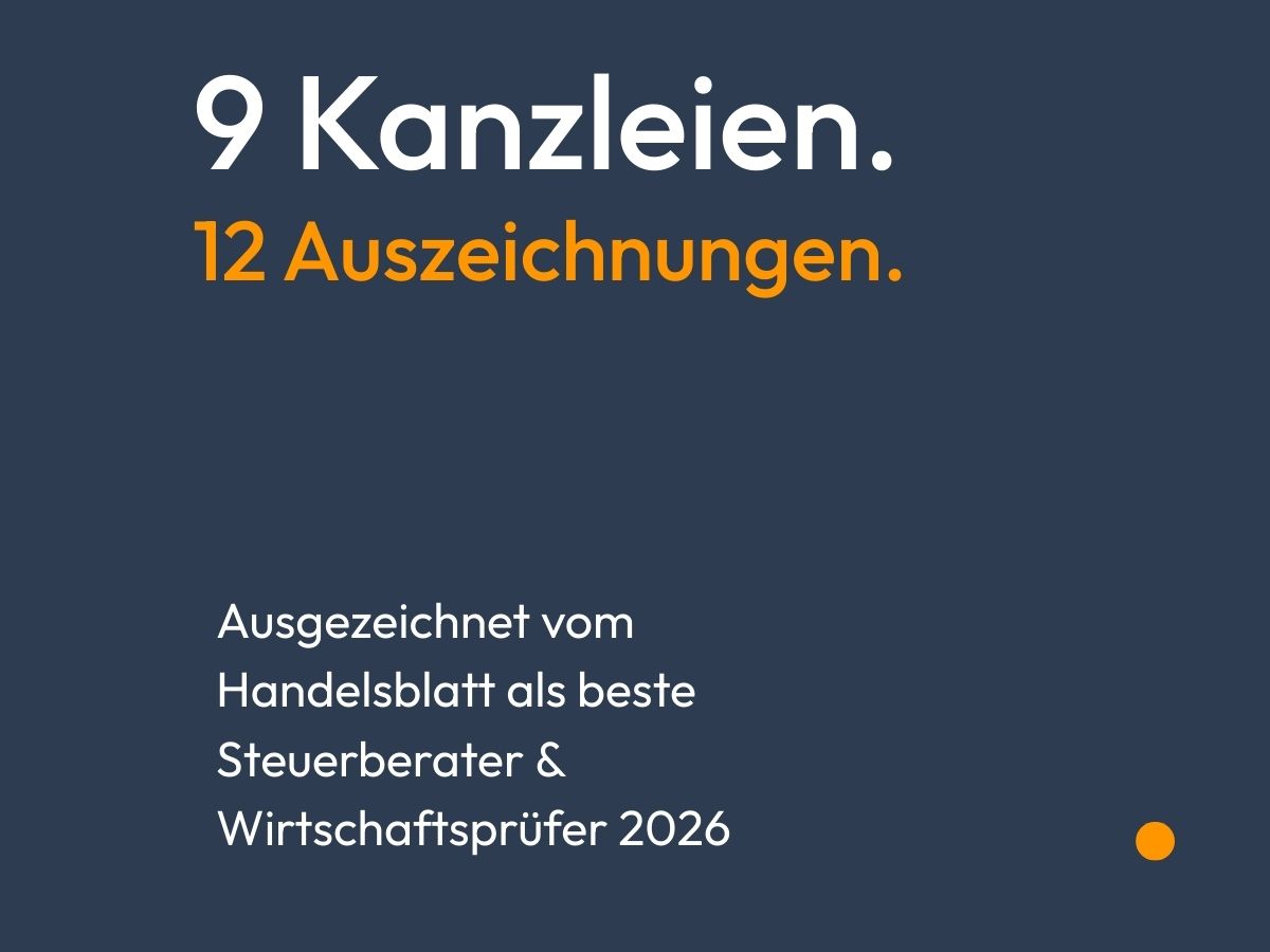 Der Text auf dem Bild hebt die Auszeichnungen von neun Kanzleien hervor, mit dem Hinweis auf zwölf Auszeichnungen, die vom Handelsblatt als beste Steuerberater und Wirtschaftsprüfer 2026 verliehen wurden.